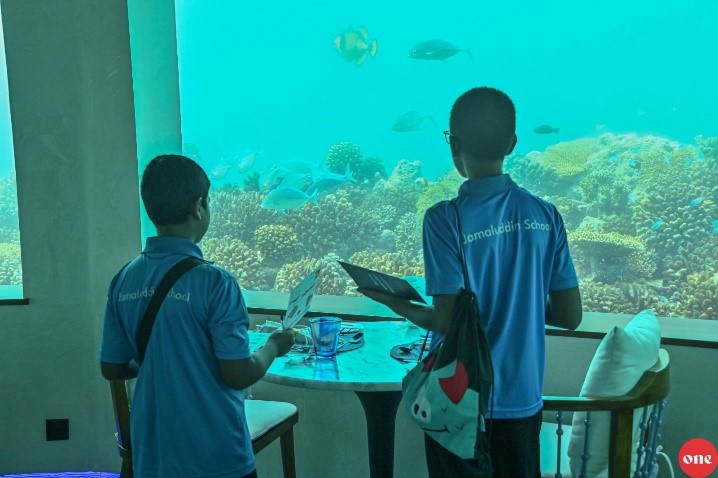 Children enjoying underwater views at OBLU NATURE Helengeli